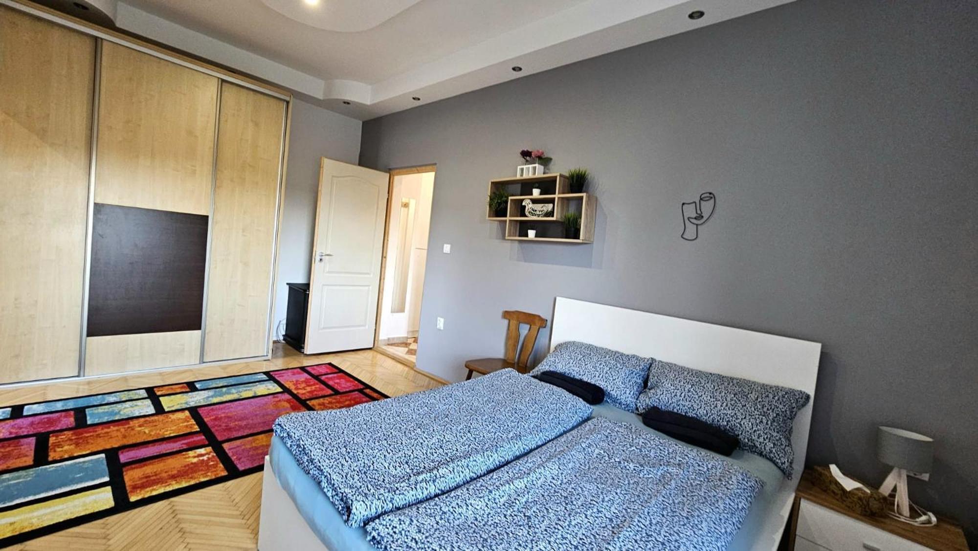 Lovely Central Apartment With Free Parking, Koezponthoz Koezeli 3 Szobas Lakas Gyor Ngoại thất bức ảnh