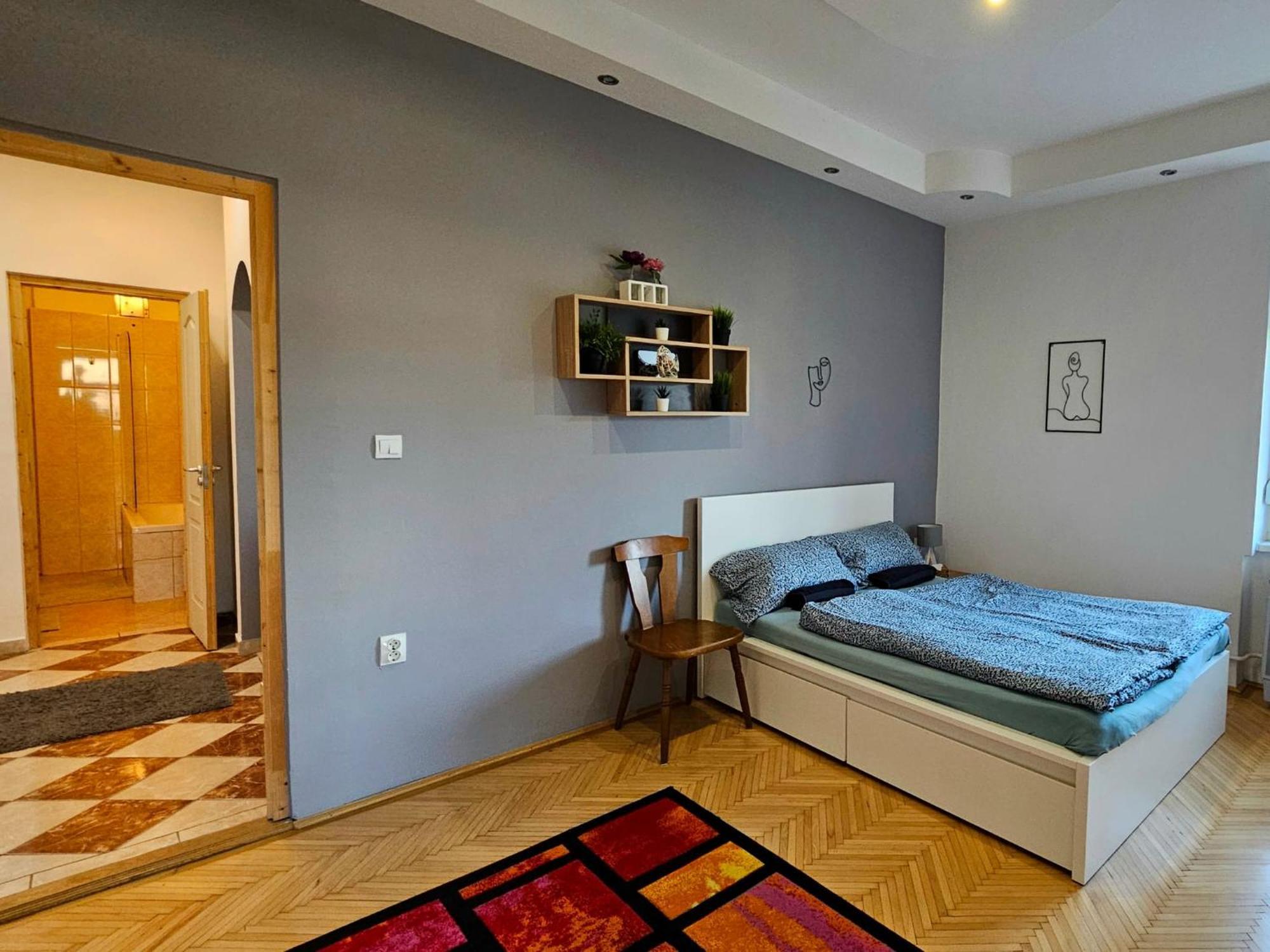 Lovely Central Apartment With Free Parking, Koezponthoz Koezeli 3 Szobas Lakas Gyor Ngoại thất bức ảnh