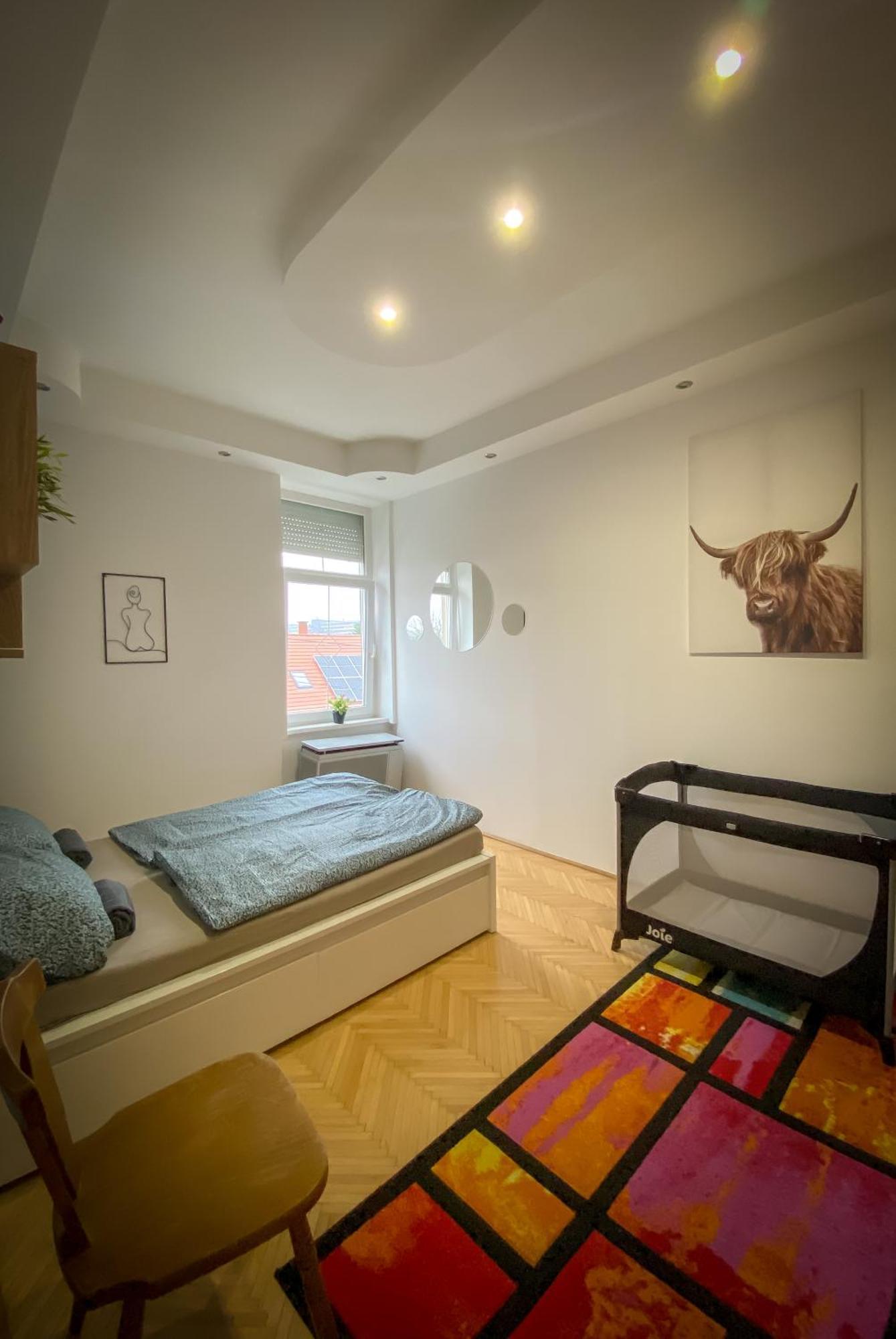 Lovely Central Apartment With Free Parking, Koezponthoz Koezeli 3 Szobas Lakas Gyor Ngoại thất bức ảnh