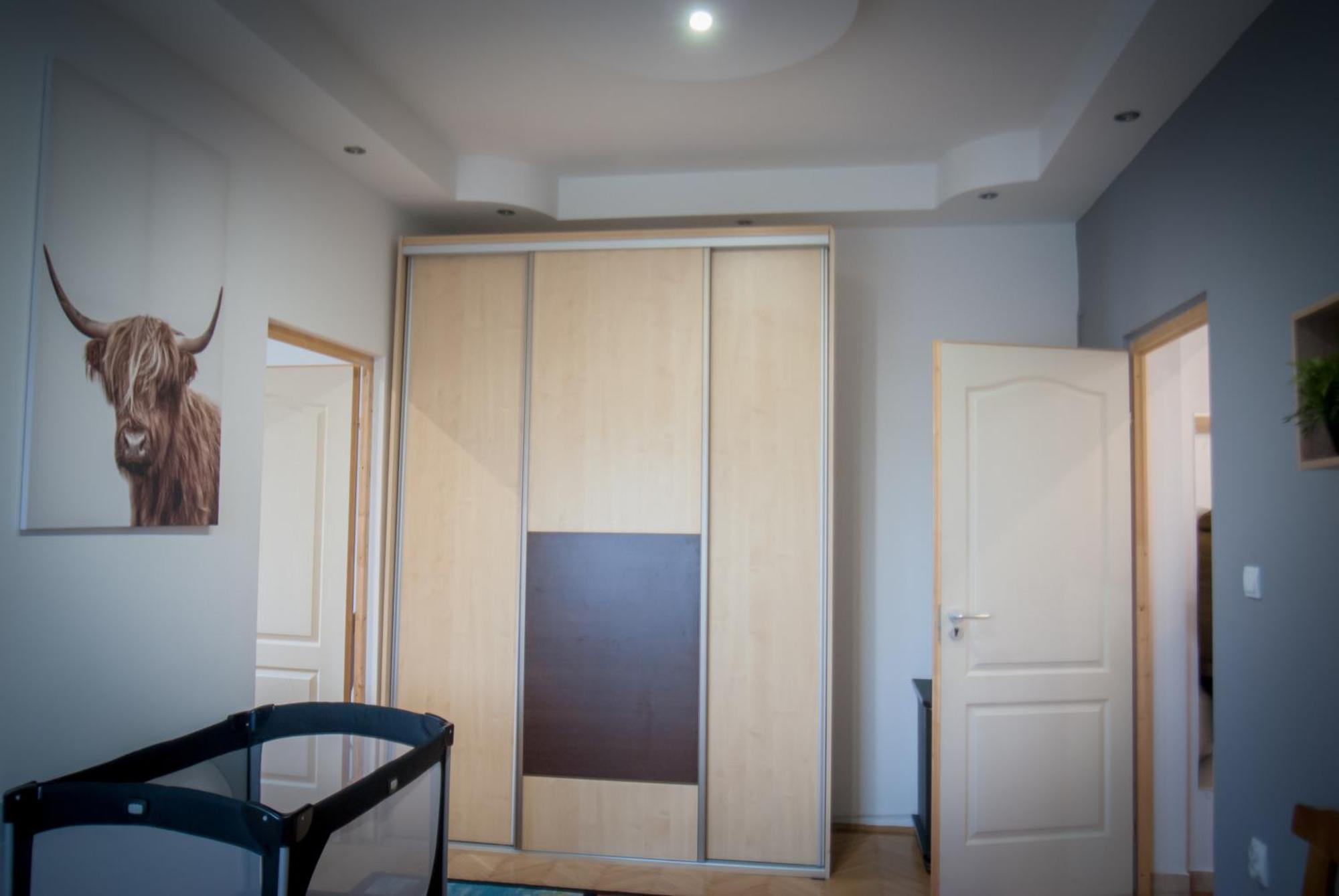 Lovely Central Apartment With Free Parking, Koezponthoz Koezeli 3 Szobas Lakas Gyor Ngoại thất bức ảnh