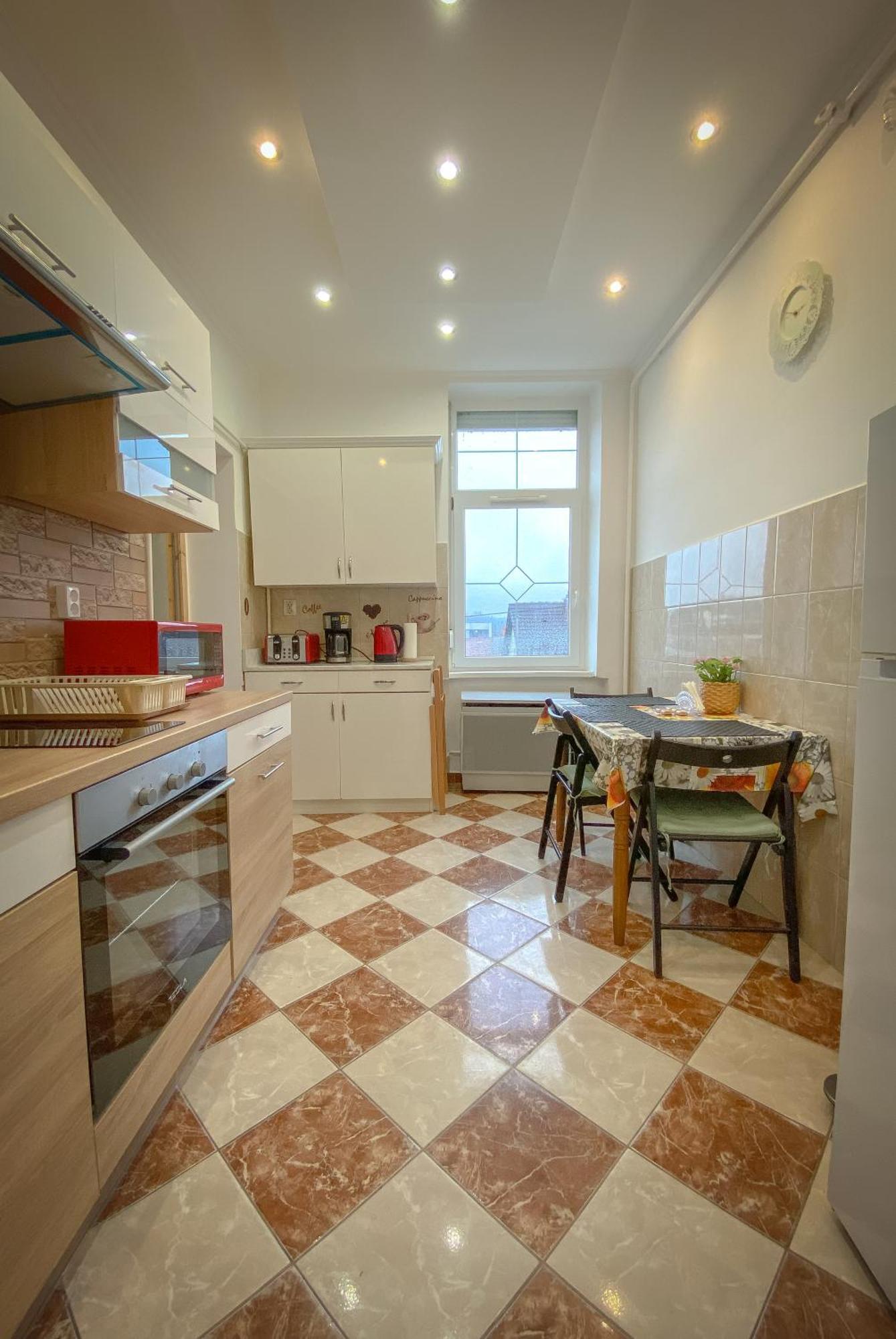 Lovely Central Apartment With Free Parking, Koezponthoz Koezeli 3 Szobas Lakas Gyor Ngoại thất bức ảnh