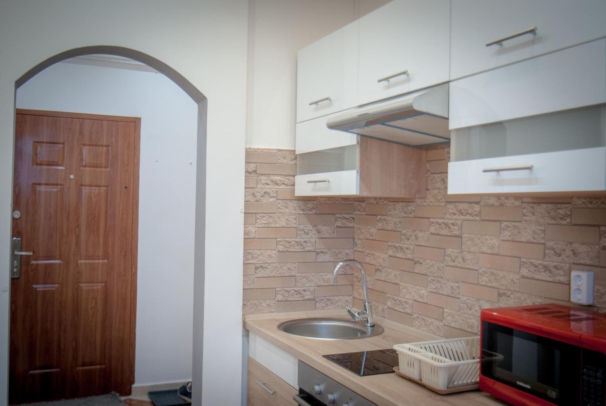Lovely Central Apartment With Free Parking, Koezponthoz Koezeli 3 Szobas Lakas Gyor Ngoại thất bức ảnh