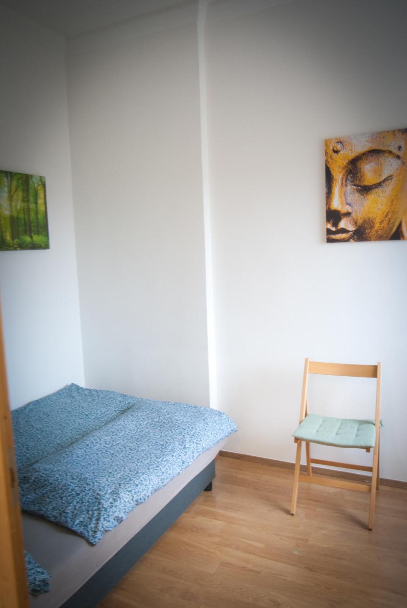 Lovely Central Apartment With Free Parking, Koezponthoz Koezeli 3 Szobas Lakas Gyor Ngoại thất bức ảnh
